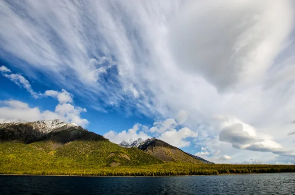 Paesaggio Montagne Cielo Nuvoloso Colori Pastello Suo Progetto Romantico Paesaggio — Foto Stock