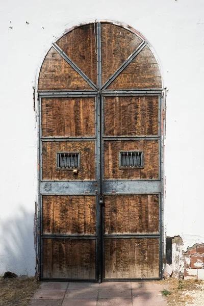 Old Wooden Brown House Door Black Metal Rustic Old Reclaimed — Stock Photo, Image