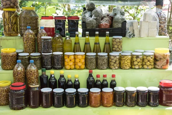 Verduras en vinagre en frascos listos para el invierno — Foto de Stock