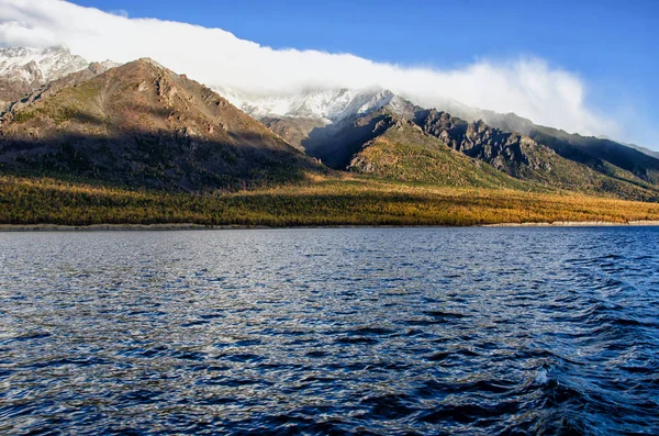 Озеро Байкал Гори Сибіру Хмари Погода Відбиття Росія — стокове фото