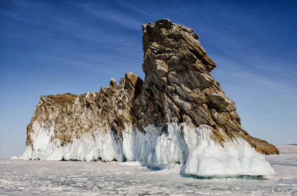 Lago Baikal, a ilha Ogoy, Cabo, dragão, inverno — Fotografia de Stock