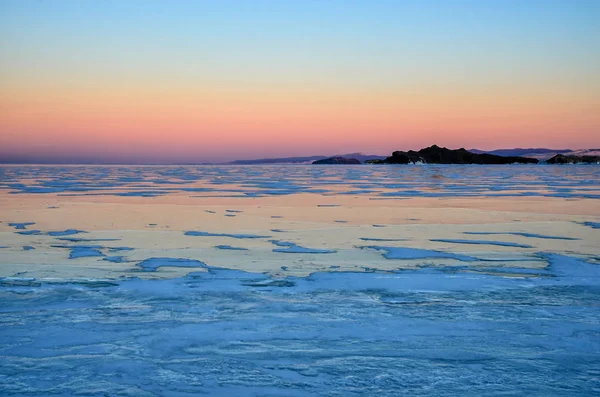 Glace Bleue Lac Baïkal Sous Coucher Soleil Rose Ciel Montagne — Photo