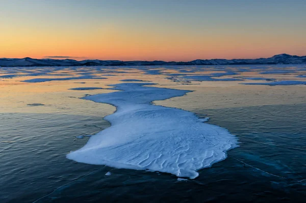 View Beautiful Drawings Ice Cracks Bubbles Deep Gas Surface Baikal — Stock Photo, Image