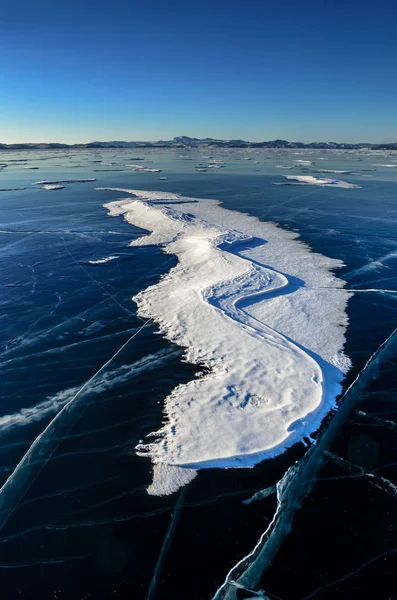 Vista Hermosos Dibujos Sobre Hielo Grietas Burbujas Gas Profundo Superficie — Foto de Stock