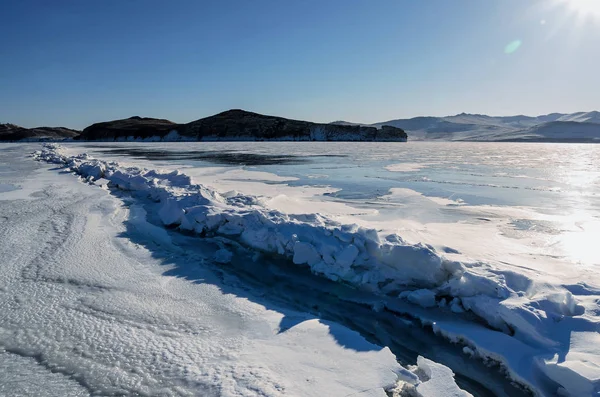 Campo Hummocks Gelo Lago Congelado Baikal Com Mointain Rússia — Fotografia de Stock
