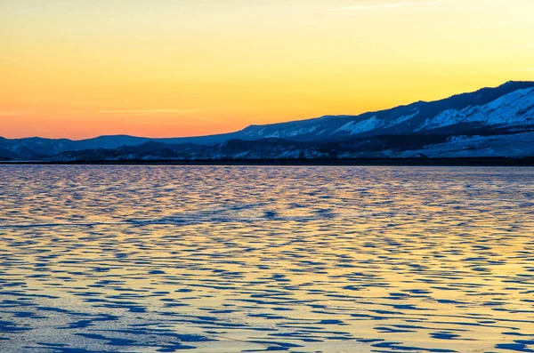 Amazimg Orange View Ice Rising Sun Mountains Lake Baikal — Stok Foto