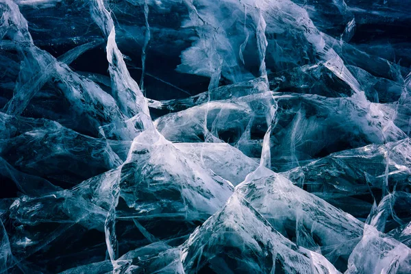 Baykal Gölü buz yüzeyinde mavi kırık yüzey