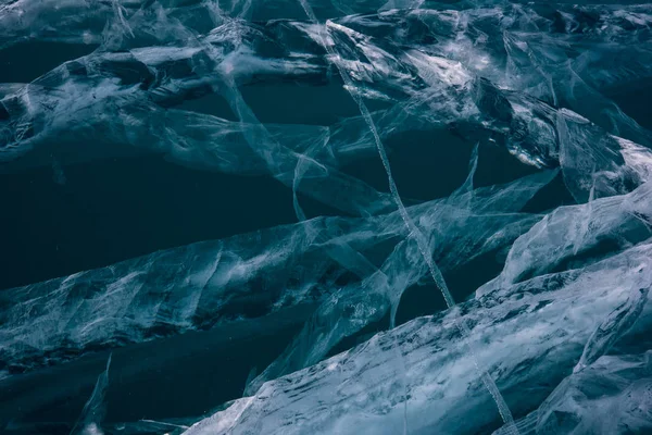 冰面的蓝色裂纹表面 — 图库照片