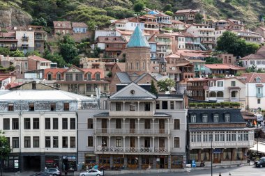 Tiflis, Gürcistan - 5 Temmuz 2018: Cityscape görünümü Tiflis Eski Şehir '. Gürcistan