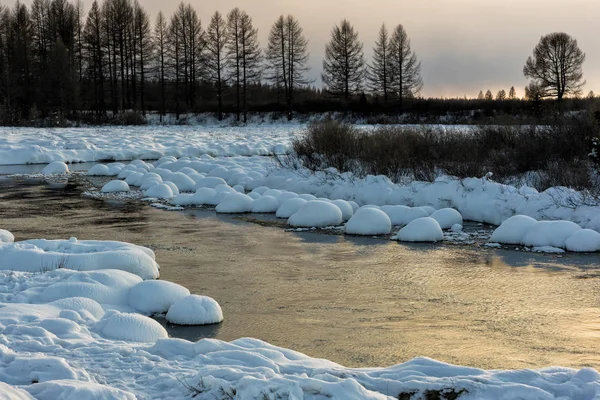 Зимний Пейзаж Реки Закате Снежным Хаммоком — стоковое фото