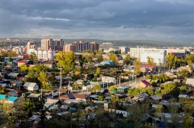 Irkutsk, Rusya - 22 Eylül 2013: Üst panoramik şehir Irkutsk gün güneşli yaz. Şehir Merkezi görüntülemek.