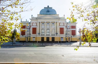 Irkutsk, Rusya - 6 Ekim 2012: Okhlopkov Dram Tiyatrosu Irkutsk, Rusya. Irkutsk Akademisi Dram Tiyatrosu