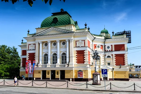 IRKUTSK, RUSSIE - 6 juillet 2019 : Théâtre dramatique Okhlopkov à Irkoutsk, Russie. Académie d'Irkoutsk Théâtre dramatique — Photo