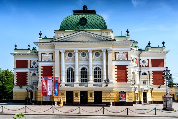 IRKUTSK, RUSSIE - 6 juillet 2019 : Théâtre dramatique Okhlopkov à Irkoutsk, Russie. Académie d'Irkoutsk Théâtre dramatique — Photo