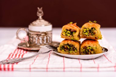 Türk lokumu - Türk kahvesi ile baklava geleneksel tatlılar