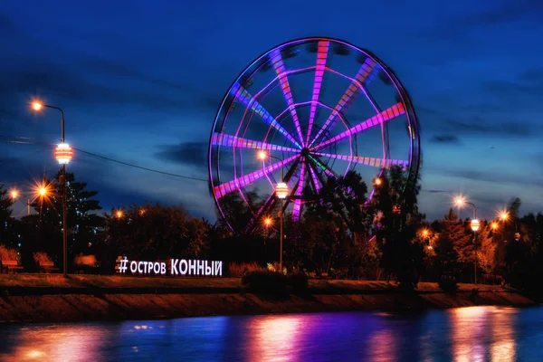 Russia, Irkutsk - July 11, 2019: Colorfull abstract Ferris wheel on the Konny island in Irkutsk — Stock Photo, Image