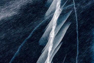 Buz yüzeyinin mavi kırık yüzey