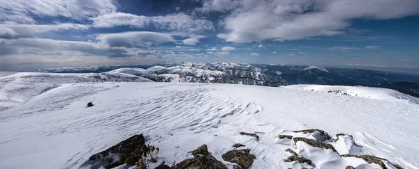 Vacker utsikt över bergen i Hamar daban-området. Panorama — Stockfoto