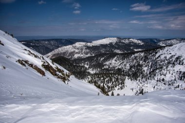 Hamar Daban bölgesinde dağların güzel görünümü. Panorama