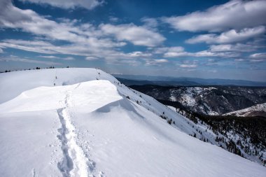 Hamar Daban bölgesinde dağların güzel görünümü. Panorama