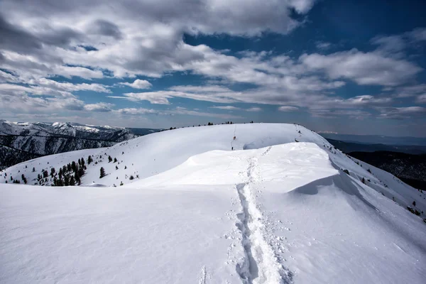 Hamar Daban bölgesinde dağların güzel görünümü. Panorama — Stok fotoğraf