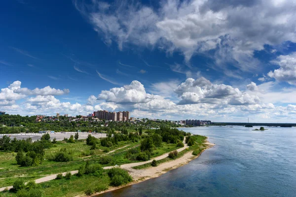 Panoramic view to Irkutsk city and the Angara river from the academic bridge in sunny summer day with beautiful clouds — Stock Photo, Image