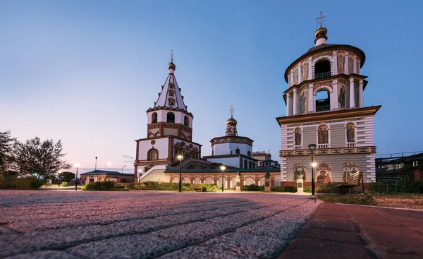 Russia, Irkutsk - June 30, 2020: The Cathedral of the Epiphany of the Lord. Orthodox Church, Catholic Church in sunset with paving — Stock Photo, Image