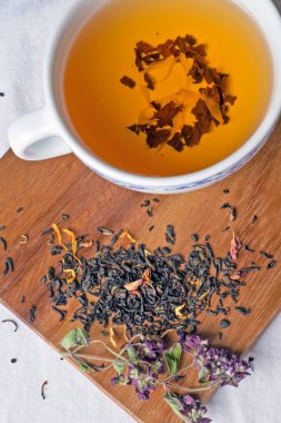 yüksek kaliteli siyah çay ahşap masa seti. yakın çekim