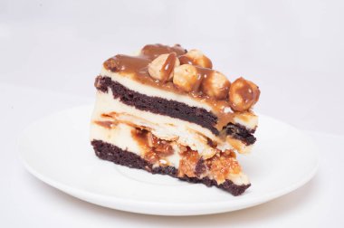 karamel ve beyaz arka plan, fındık ile çok kolay