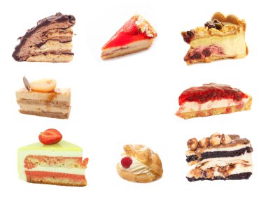 Beyaz arka plan üzerinde izole lezzetli farklı kek kümesi