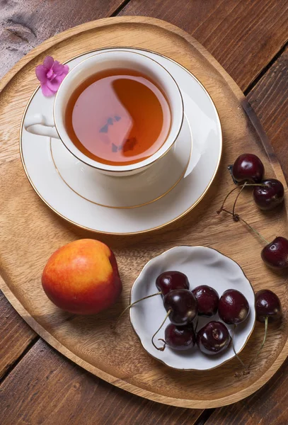 Feliz mañana. estilo de vida tiro té de la mañana con cereza y pe —  Fotos de Stock