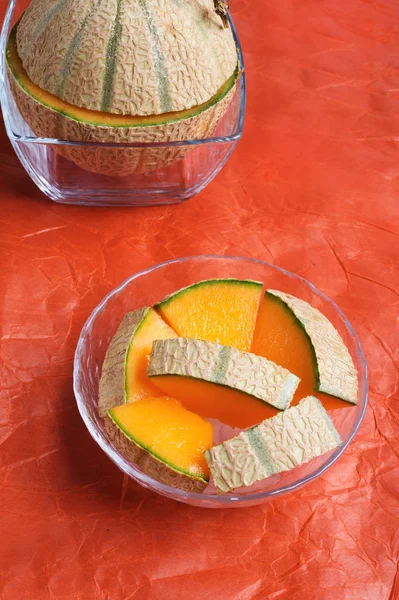 Melon cantaloup tranché autour du fond orange. savoureux doux ex — Photo