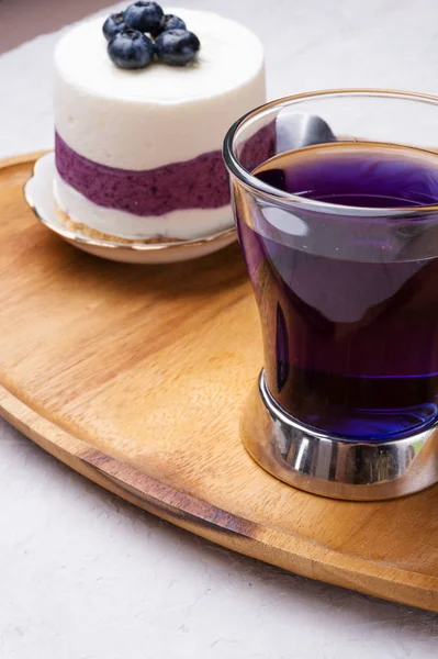 Organic Butterfly pea, clitoria or Blue pea flower herbal tea. T — Stock Photo, Image