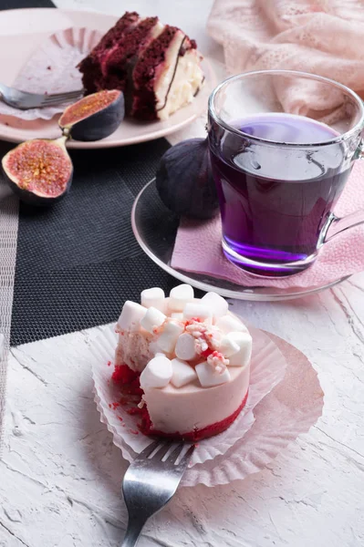 Life style set at meeting in cafe.Thai blue, Butterfly pea tea s — Stock Photo, Image