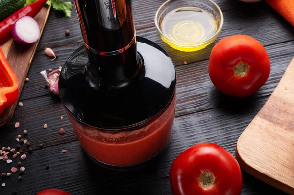 Főzés Klasszikus Spanyol Nyers Eszik Hideg Leves Gazpacho Élelmiszer Recept — Stock Fotó