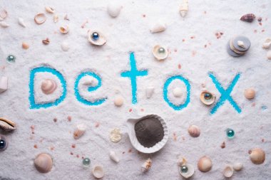 Siyah kil deniz kabuklu detoks tuzu. Sağlıklı konsept