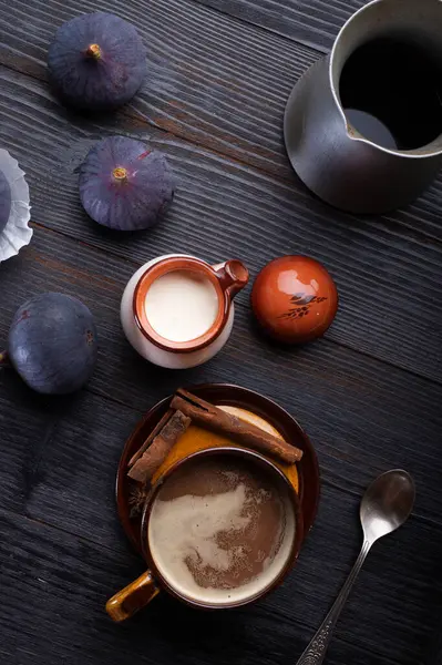 Coffee Natural Cream Tasty Ripe Purple Fig Black Wooden Table — Stock Photo, Image