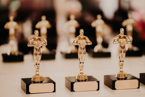 Oscar ödülü. Zafer için ödül. Altın kupa. Başarı kavramı. Yatay atış. Film prodüksiyon Ödülü