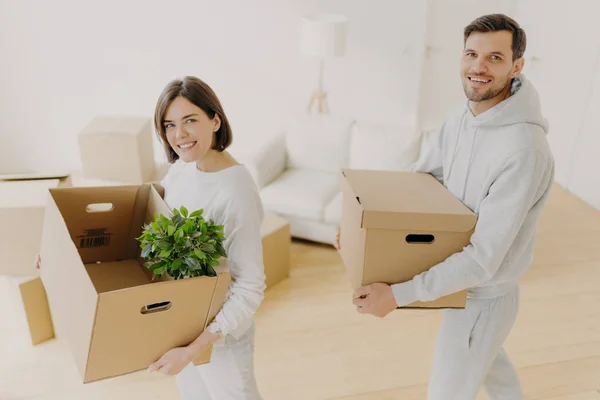 Positive Female Male Property Owners Pose Personal Belongings Carton Boxes — Stock Photo, Image