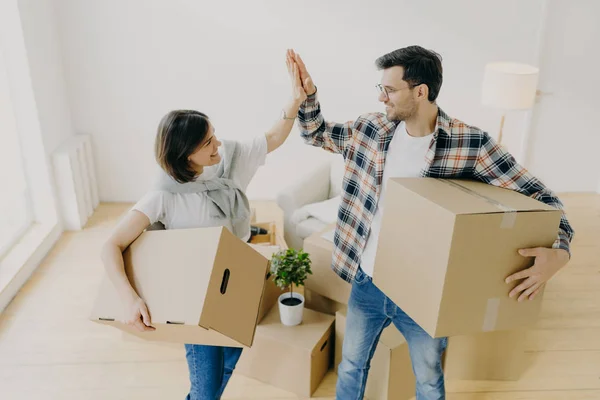 New Home Happy Woman Man Celebrate Moving New Apartment Pose — Stock Photo, Image