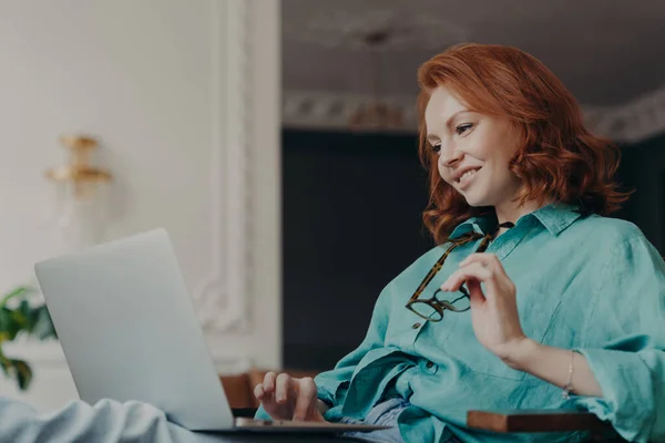Side View Pretty Redhead Woman Concentrated Remote Job Prepares Publication — Stock Photo, Image