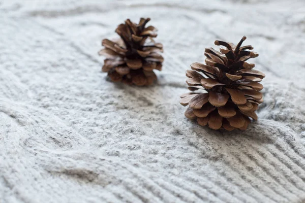 Breien Van Wol Winter Achtergrond Met Dennenappels — Stockfoto