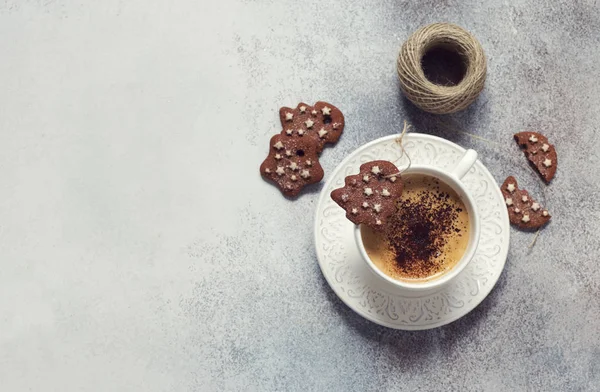 Fondo Natalizio Con Tazzina Caffè Biscotti Cioccolato Rocchetto Filo Fondo — Foto Stock