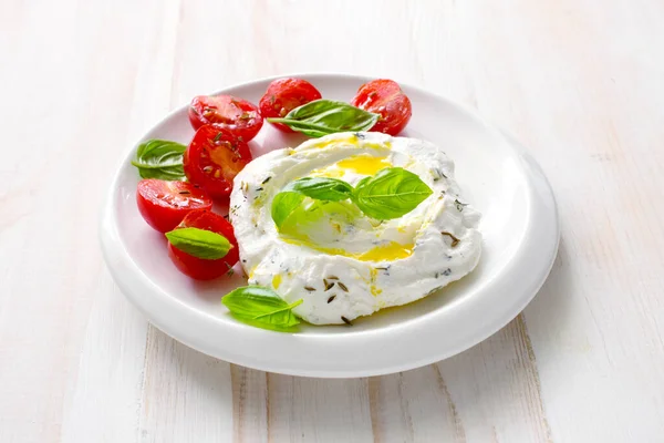 Homemade Cream Cheese Labneh Wiht Cherry Tomatoes Basil Olive Oil — Stock Photo, Image