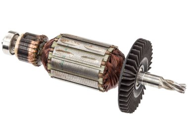 Beyaz arka plan üzerinde izole hasarlı elektrik motorlu çapa
