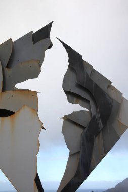 Horn Burnu, Şili Ekim 31,2018: bir albatros pelerin yuvarlamak çalışırken ölen denizci, onuruna Hornos adada yüklü olarak tasarlanmış anıt. Horn Burnu. Şili