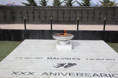 Ushuaia, Arjantin 01 Kasım 2018: Ushuaia Malvinas Savaşı Anıtı. Arjantin ve İngiltere arasında 1982 Falkland Savaşı Anıtı hatırlar.