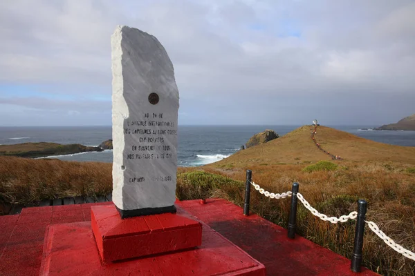 Cape Horn Chile Outubro 2018 Monumento Ilha Hornos Fundo Turistas — Fotografia de Stock