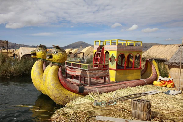 Reed Łódź Uros Pływające Wyspy Jeziorze Titicaca Peru — Zdjęcie stockowe