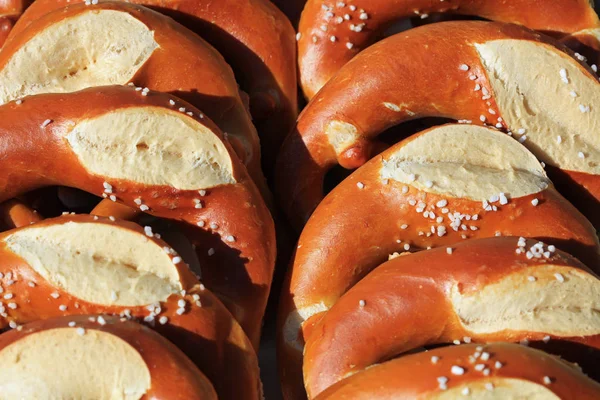 德国椒盐面包在德国南部被称为 Brezel 很受欢迎 — 图库照片